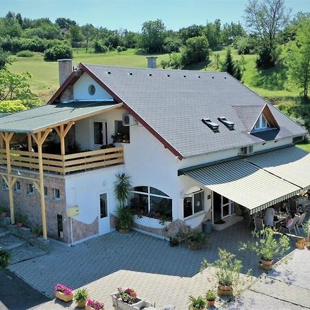Balatonszárszó Borkuti Panzio Es Apartman المظهر الخارجي الصورة