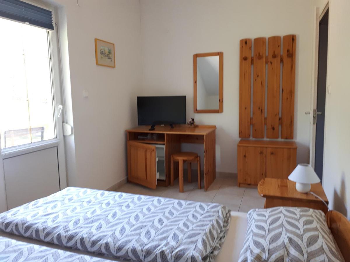 Balatonszárszó Borkuti Panzio Es Apartman المظهر الخارجي الصورة
