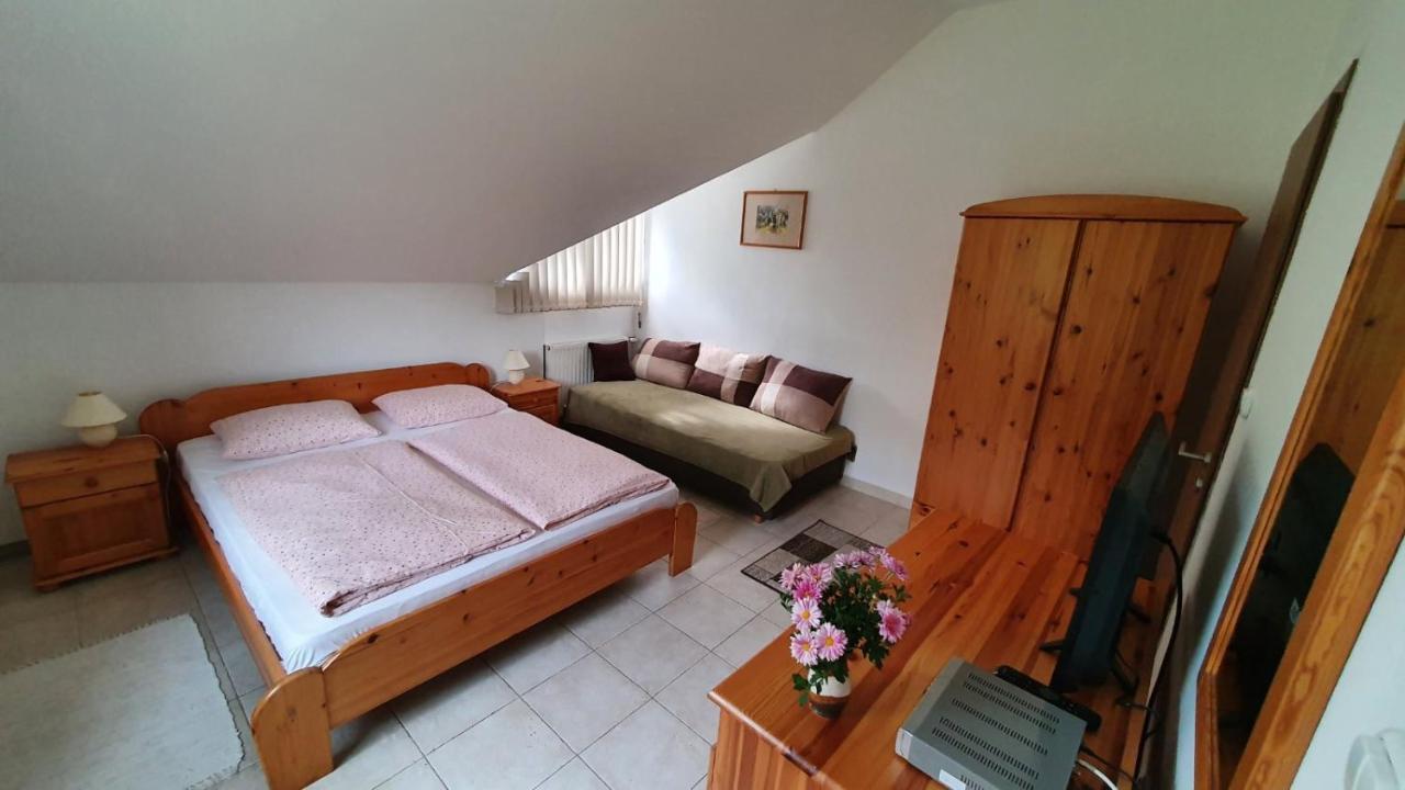 Balatonszárszó Borkuti Panzio Es Apartman المظهر الخارجي الصورة