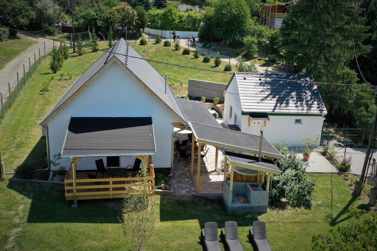 Balatonszárszó Borkuti Panzio Es Apartman المظهر الخارجي الصورة