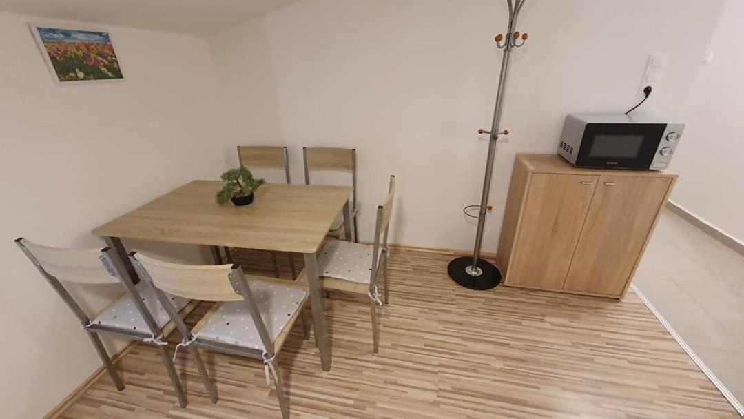 Balatonszárszó Borkuti Panzio Es Apartman المظهر الخارجي الصورة